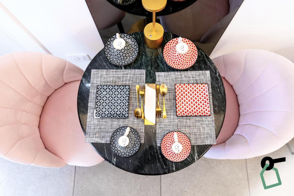 HOTIDAY Room Collection - Napoli Museo Suite - Resim 10