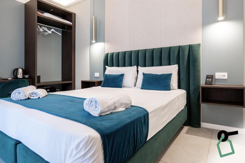 HOTIDAY Room Collection - Napoli Museo Suite - Resim 7