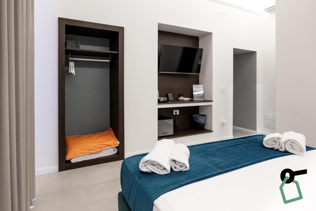 HOTIDAY Room Collection - Napoli Museo Suite - Resim 22