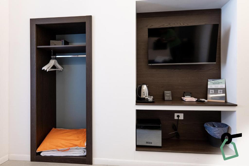 HOTIDAY Room Collection - Napoli Museo Suite - Resim 24