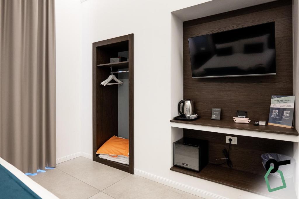 HOTIDAY Room Collection - Napoli Museo Suite - Resim 25