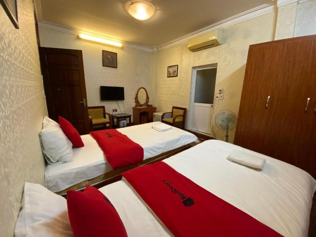 Un pat sau paturi într-o cameră la Căn hộ Sunshine Garden