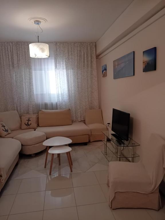 TV a/nebo společenská místnost v ubytování Cozy flat in Nea Makri