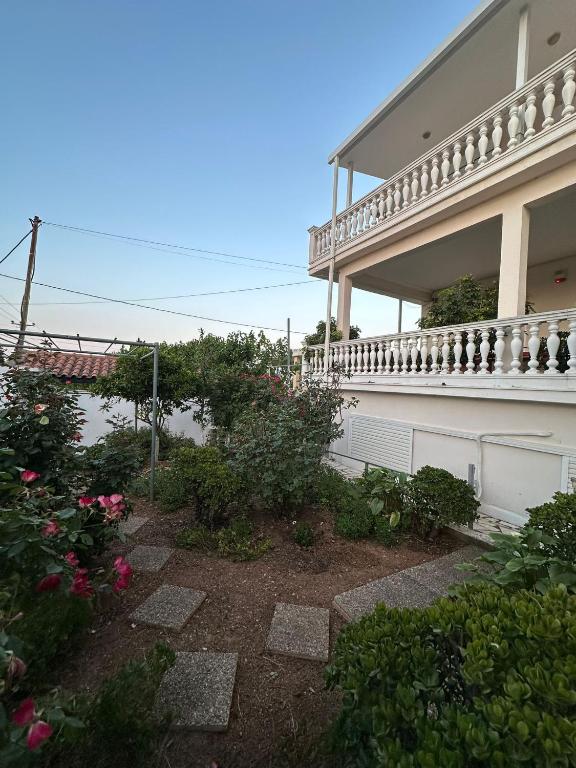 Balkón nebo terasa v ubytování Cozy flat in Nea Makri