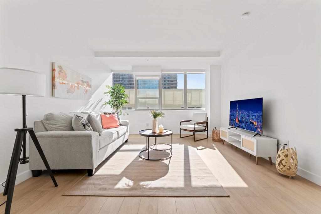a living room with a couch and a table at Stylish LA Getaway near Downtown - Prime Location on Wilshire Blvd! in Los Angeles