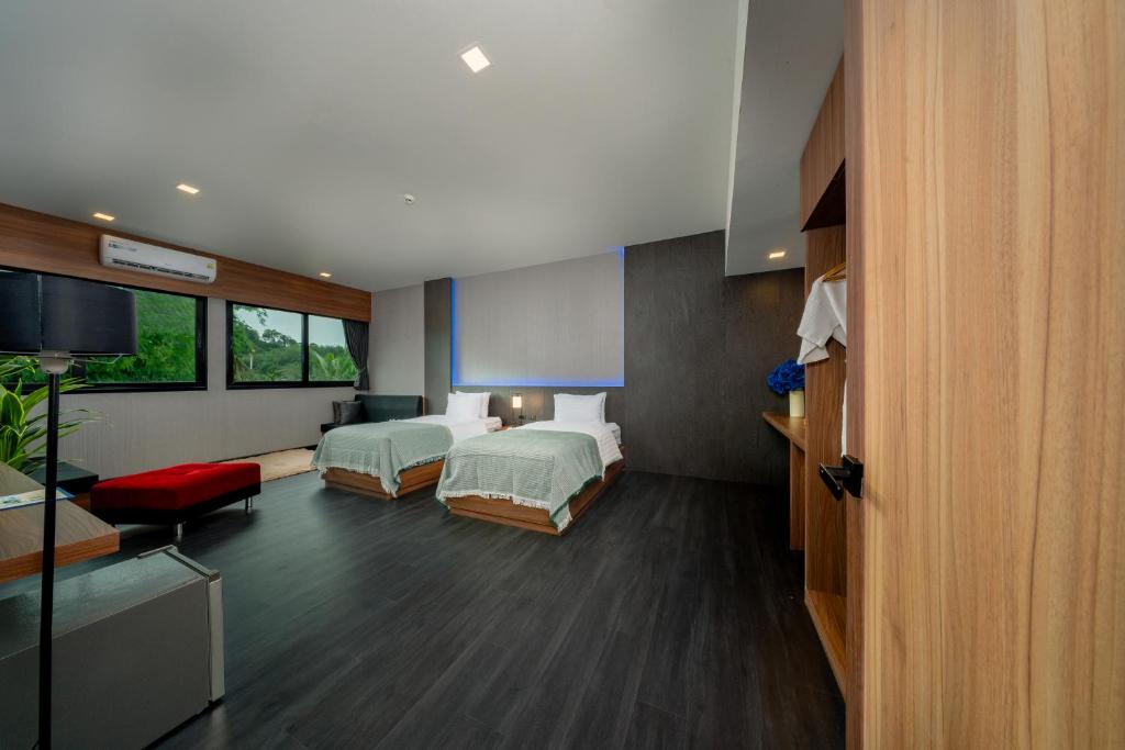 Postel nebo postele na pokoji v ubytování Happy Hotel Aonang Krabi