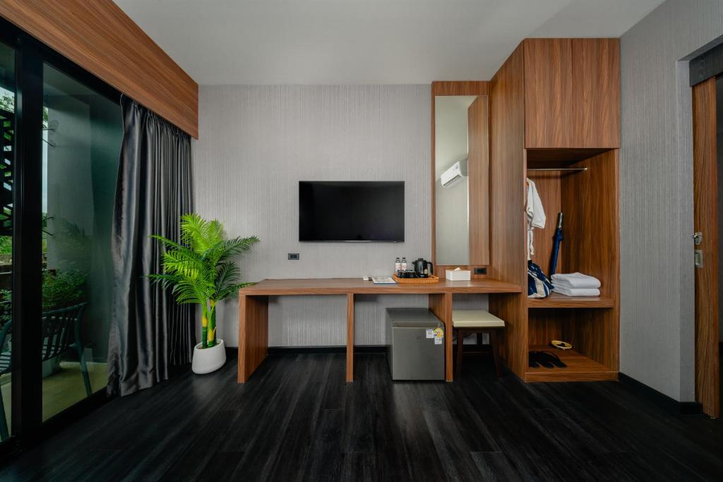 TV a/nebo společenská místnost v ubytování Happy Hotel Aonang Krabi