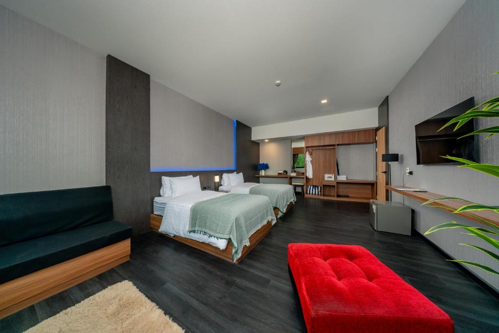 Postel nebo postele na pokoji v ubytování Happy Hotel Aonang Krabi