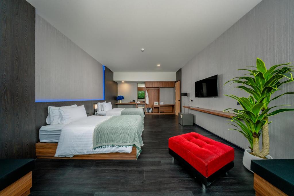 Postel nebo postele na pokoji v ubytování Happy Hotel Aonang Krabi