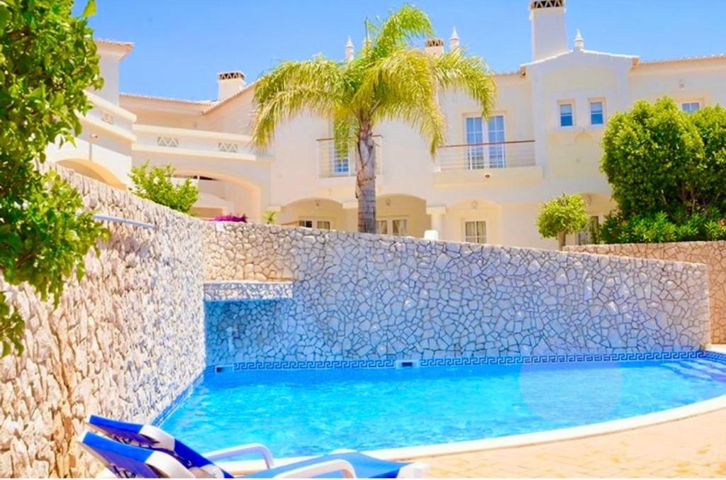 Swimmingpoolen hos eller tæt på Casa da Luz 9 , golf view townhouse