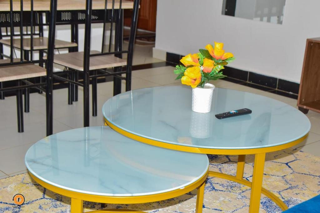 Restaurace v ubytování Nevel Apartment Eldoret