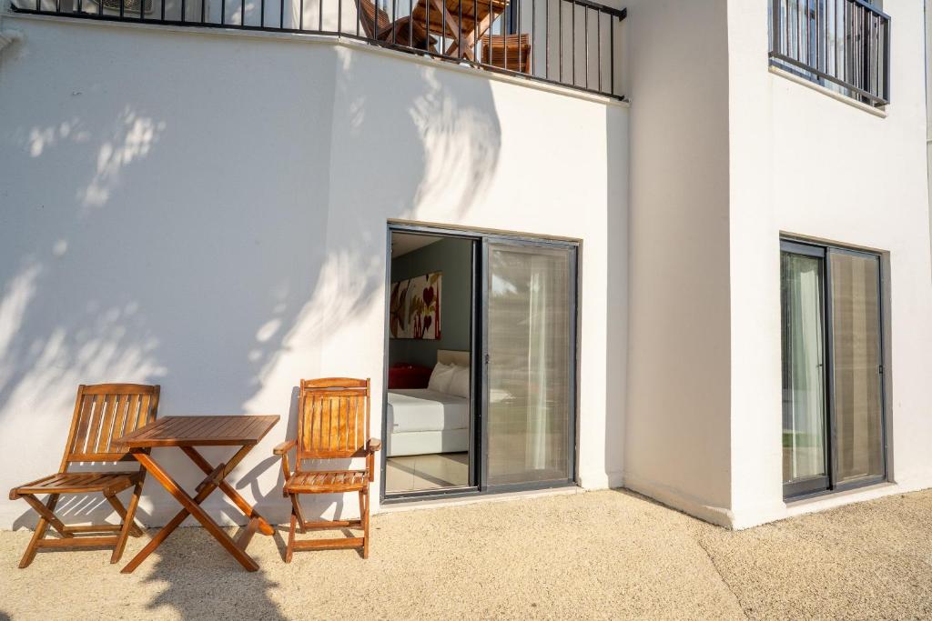 A balcony or terrace at Med-Inn Hotel