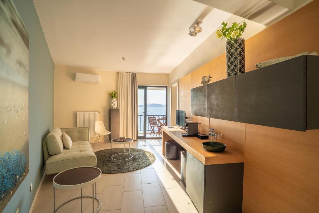 Med-Inn Hotel - Superior Suite With Sea View