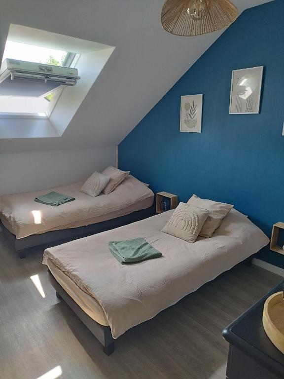 Posteľ alebo postele v izbe v ubytovaní Chambre chez particulier proche circuit 24h