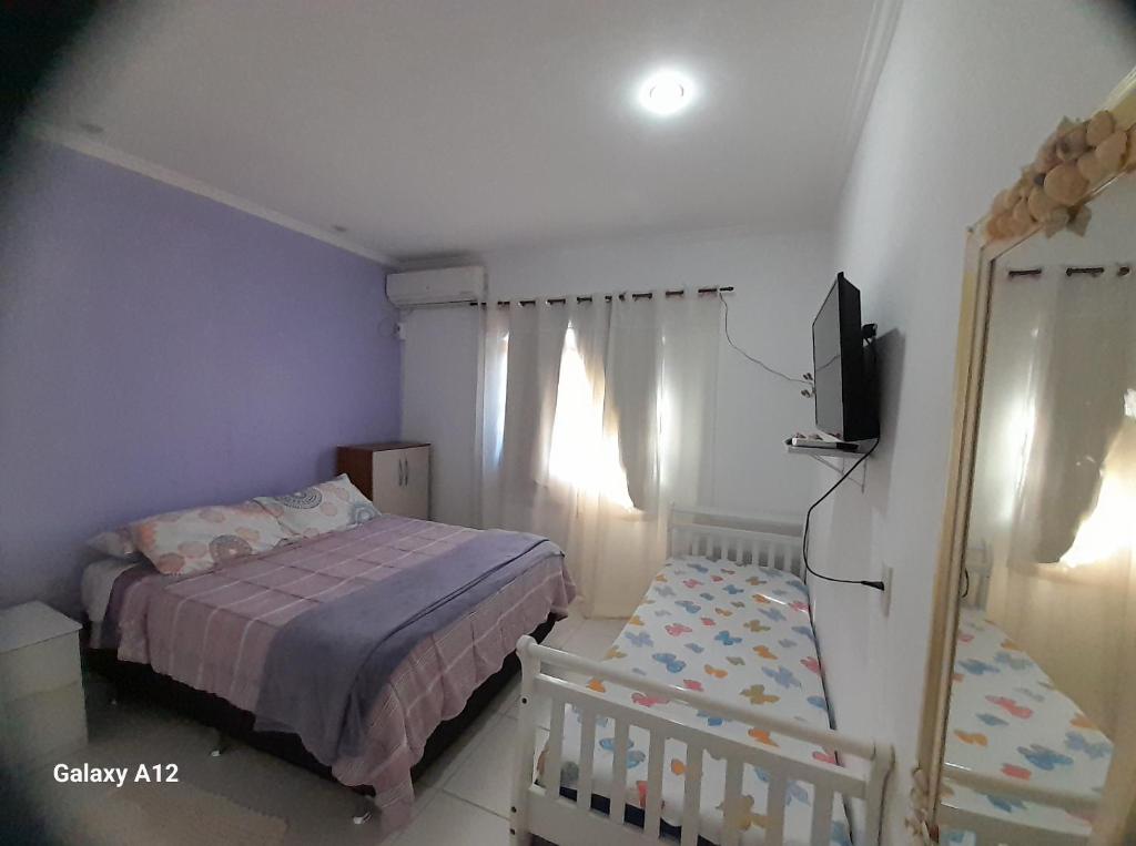 Postel nebo postele na pokoji v ubytování Hospedaria Casa de Maria