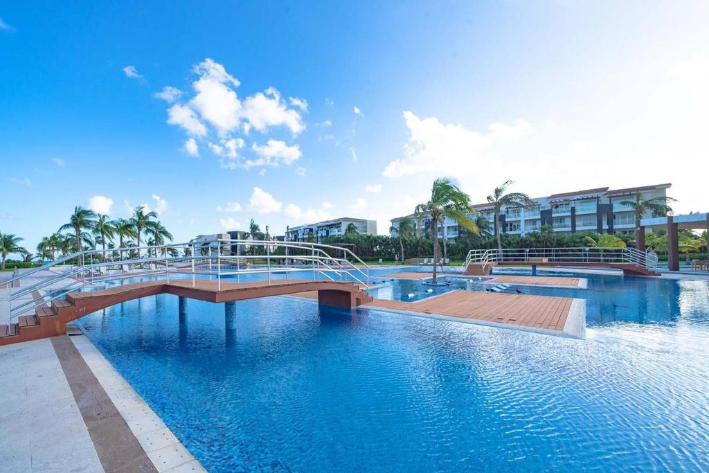 Bazén v ubytování Luxury 3 Bedroom Condo - Beachfront Complex at Mareazul - Buena Vida nebo v jeho okolí