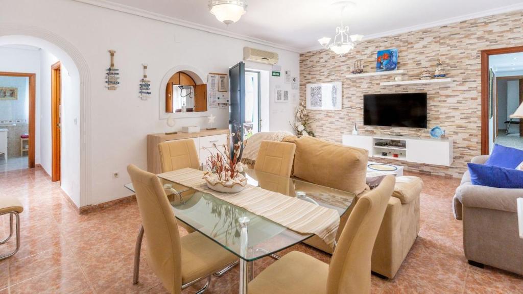 Televízia a/alebo spoločenská miestnosť v ubytovaní Casa Rural Casa Mama Encinarejo by Ruralidays