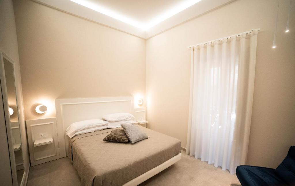 a small bedroom with a bed and a window at 5 lune Tropea in Tropea