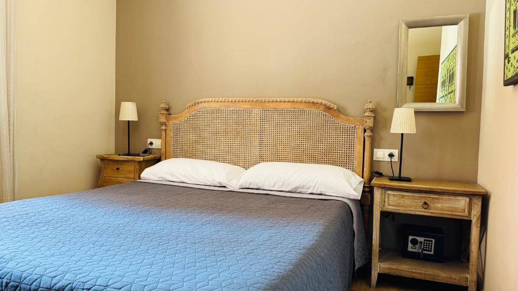 Postel nebo postele na pokoji v ubytování Apartamentos Alcazar de Baeza