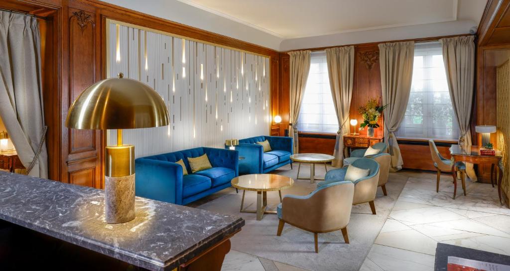 Posezení v ubytování Hotel Claridge Paris