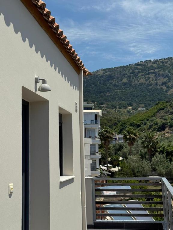 Nespecifikovaný výhled na hory nebo výhled na hory při pohledu z hotelu