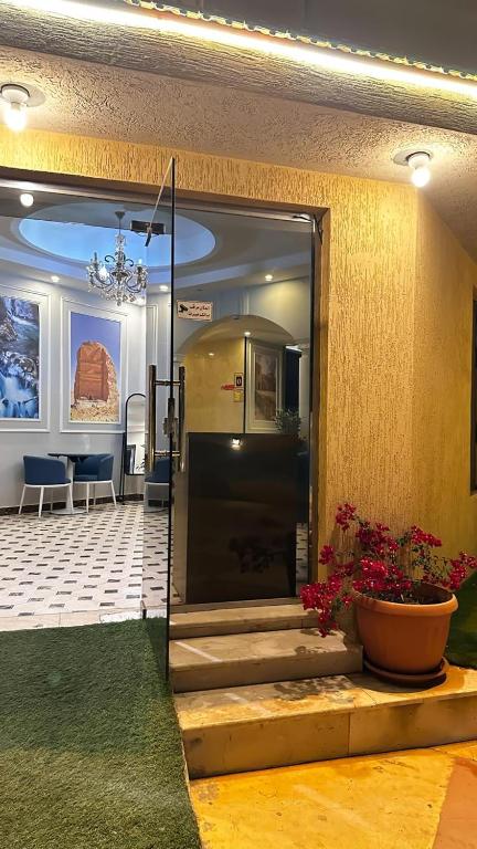 Televiisor ja/või meelelahutuskeskus majutusasutuses Al Majaridah Hotel