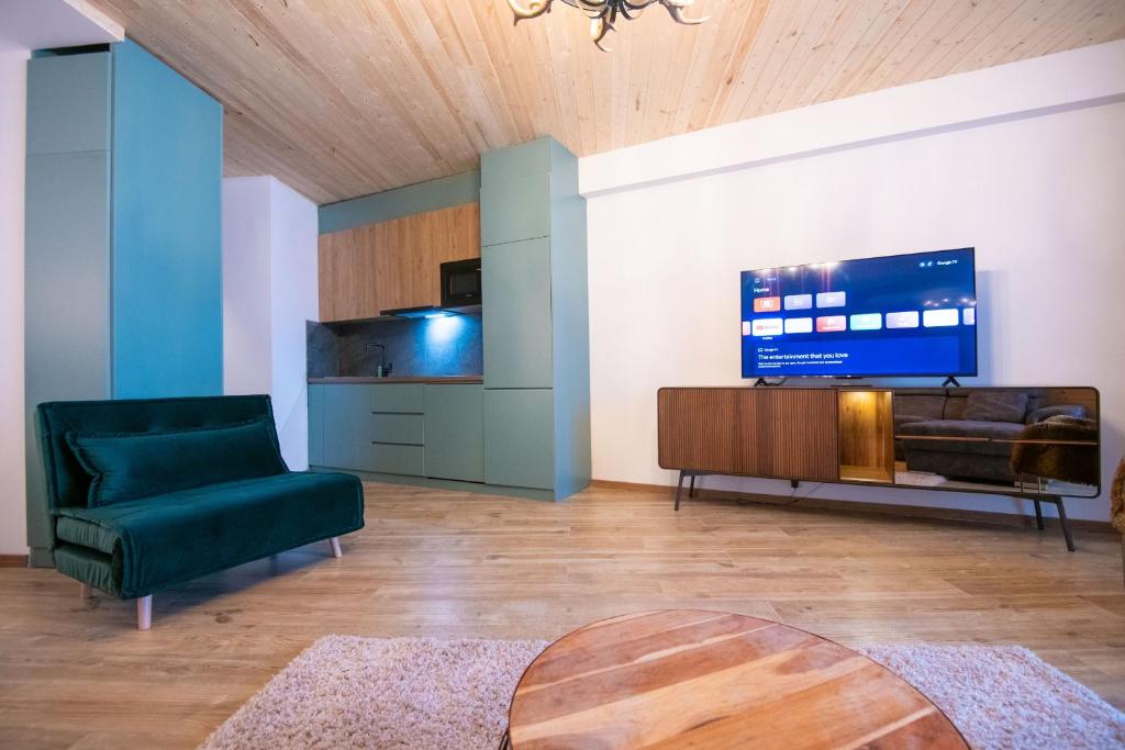 TV a/nebo společenská místnost v ubytování Go-Gudauri The Atrium Residence