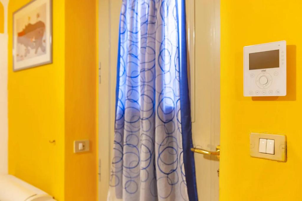 Postel nebo postele na pokoji v ubytování Ampio Bilocale (in centro) 60 mq 3-4 Pers.
