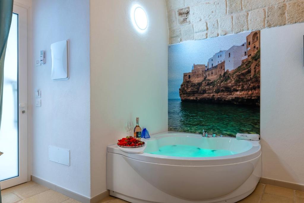 Koupelna v ubytování Le Perle di Bà - Suites with Jacuzzi in Polignano