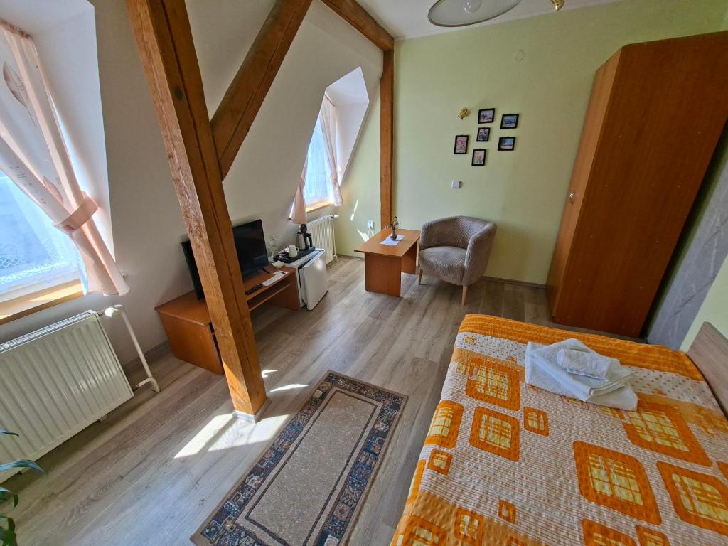 Postel nebo postele na pokoji v ubytování Hotel Alster