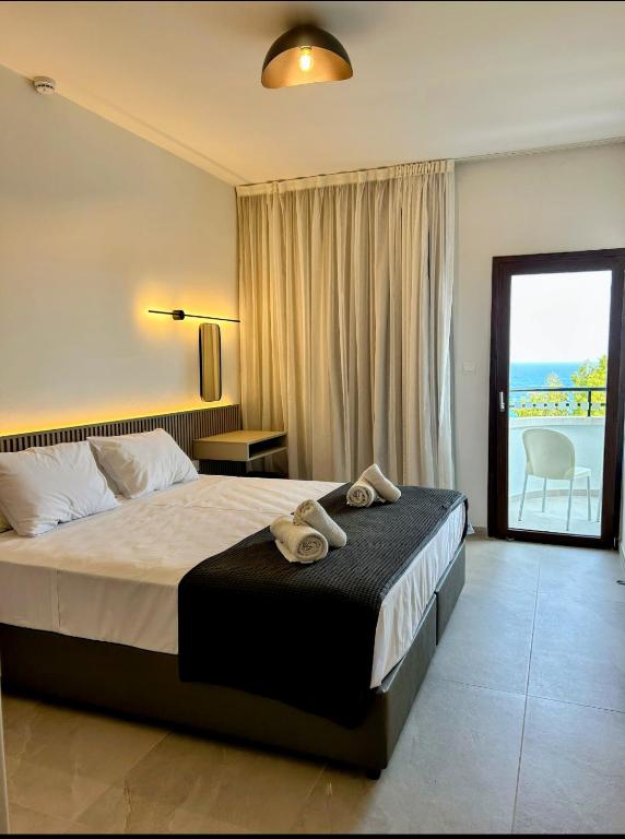 Postel nebo postele na pokoji v ubytování Pigeon Beach Hotel Apartments