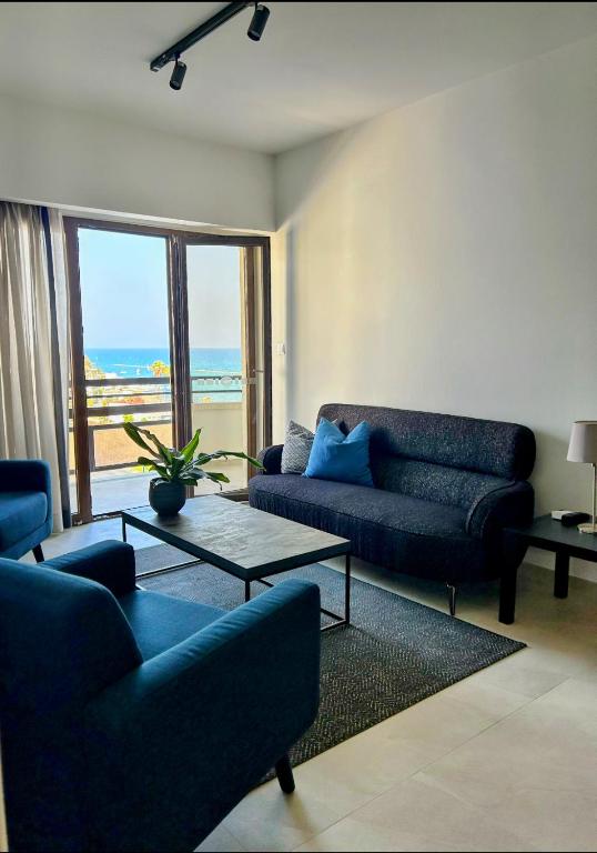 Posezení v ubytování Pigeon Beach Hotel Apartments