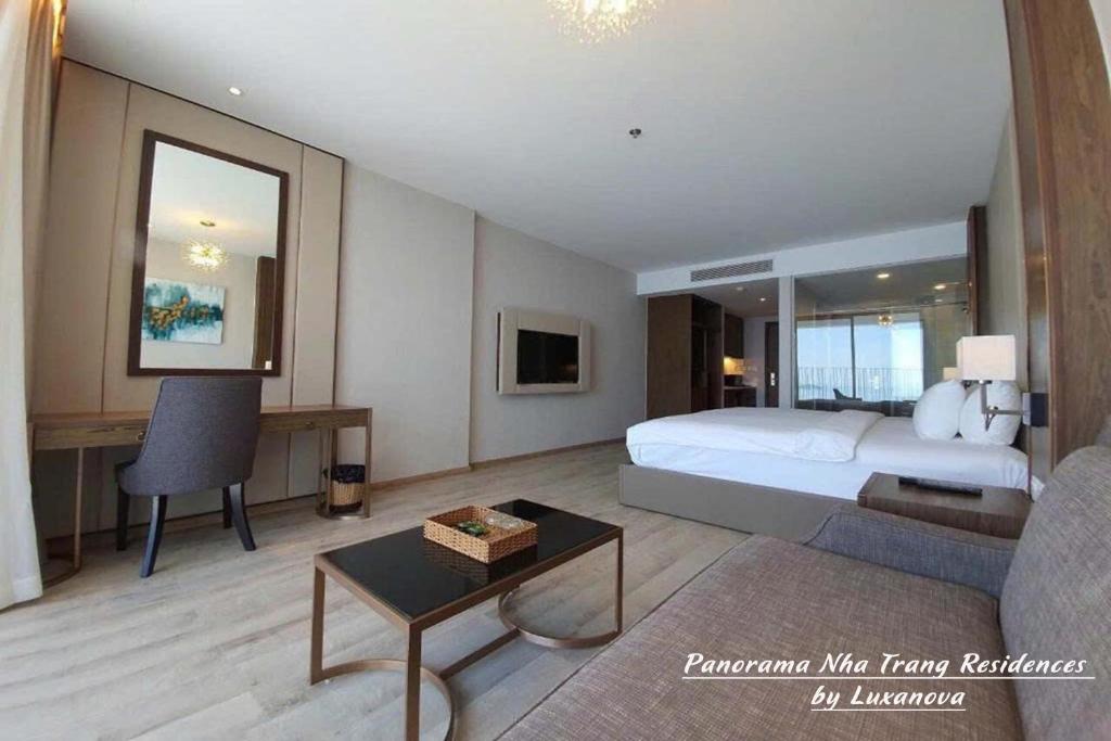 Postel nebo postele na pokoji v ubytování Panorama Nha Trang Residences by Luxanova