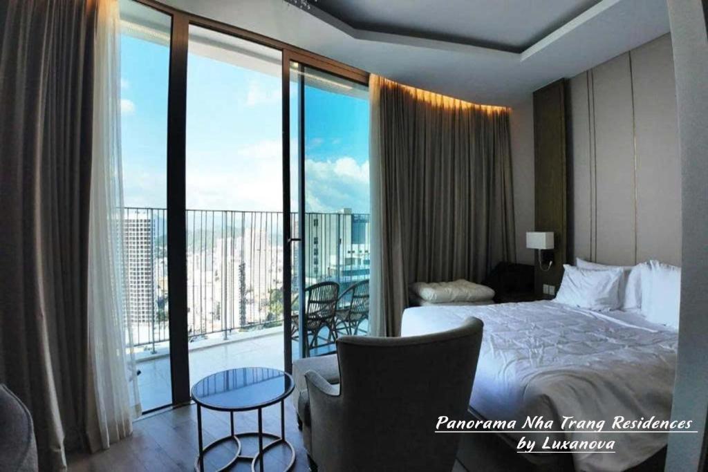 Postel nebo postele na pokoji v ubytování Panorama Nha Trang Residences by Luxanova