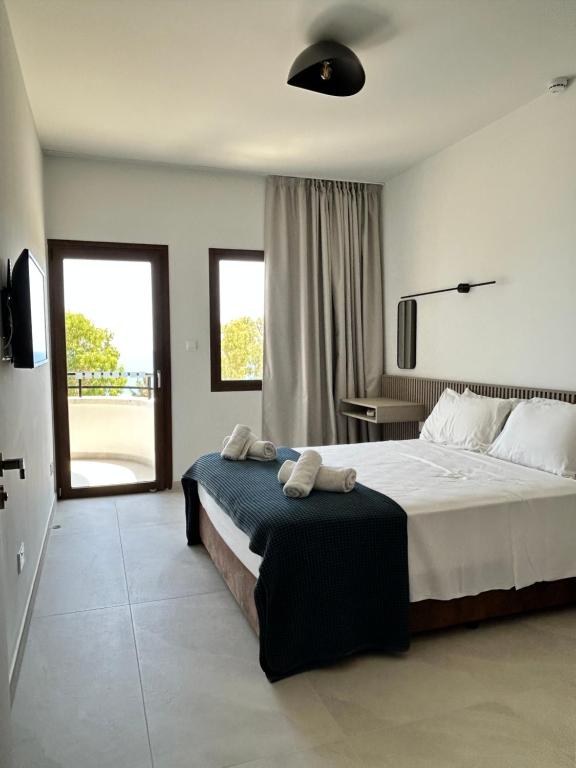 Postel nebo postele na pokoji v ubytování Pigeon Beach Hotel Apartments