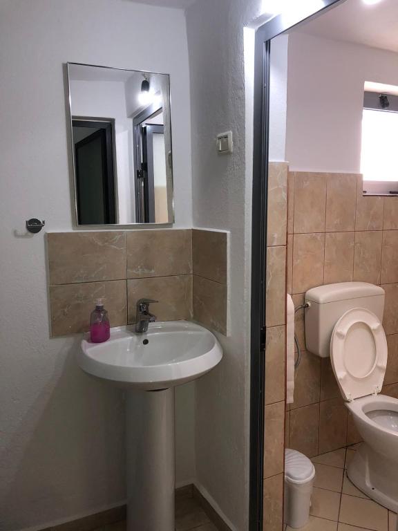 Koupelna v ubytování Hotel Xhej