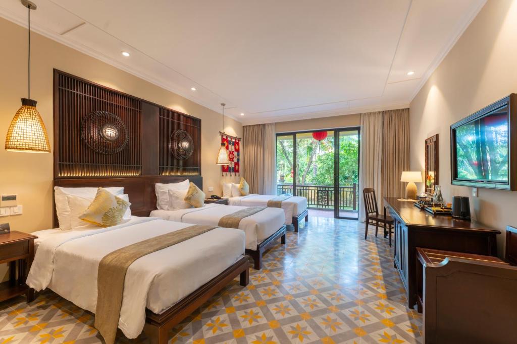 Premier Triple Pool View with Balcony