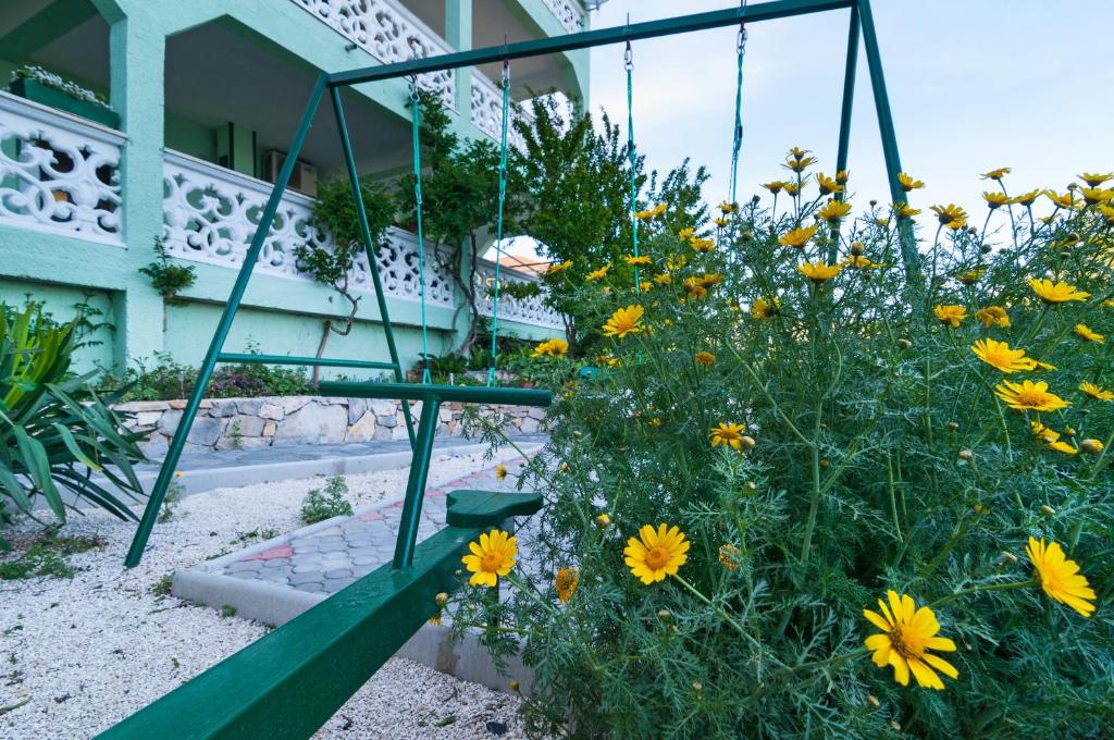 Vonkajšia záhrada v ubytovaní Apartment Stojan A1