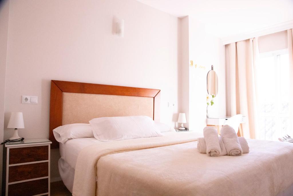 Postel nebo postele na pokoji v ubytování Hostal Cuevas