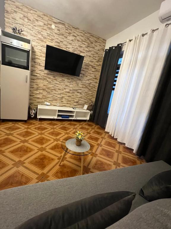 TV a/nebo společenská místnost v ubytování Apartman Mia