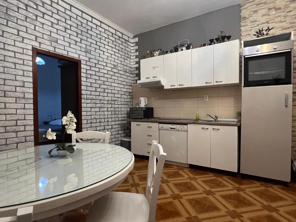 Kuchyň nebo kuchyňský kout v ubytování Apartman Mia