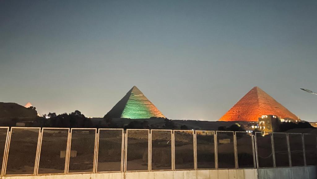 Mystic - Pyramids Inn