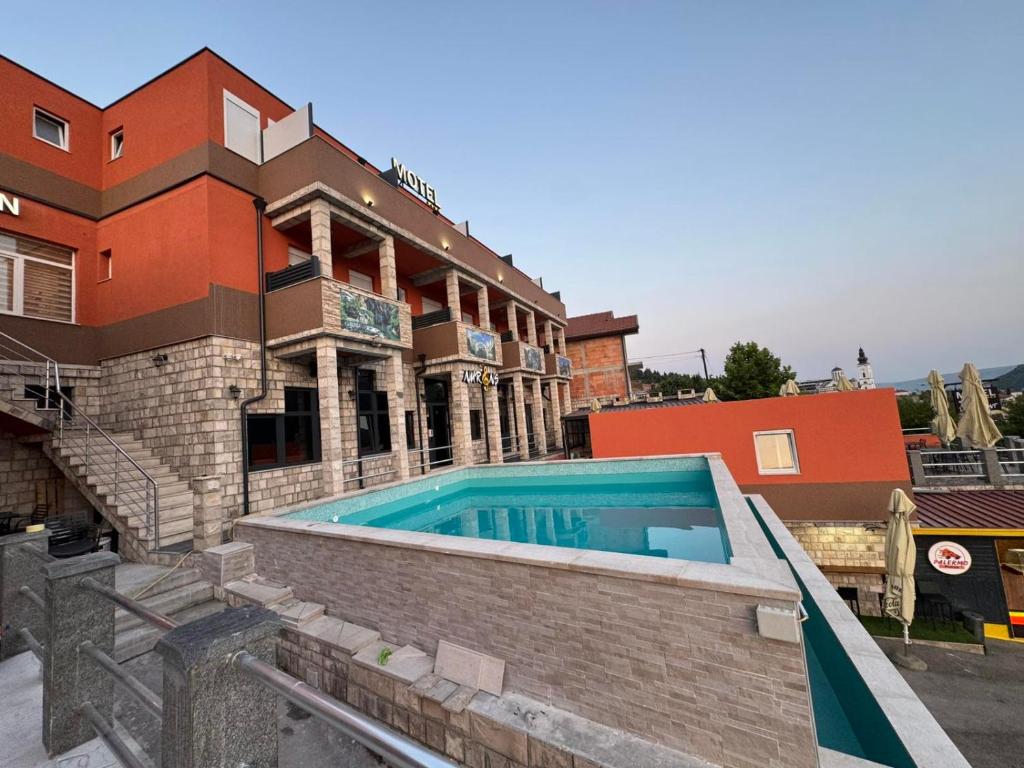Bazén v ubytování Hotel Nur nebo v jeho okolí