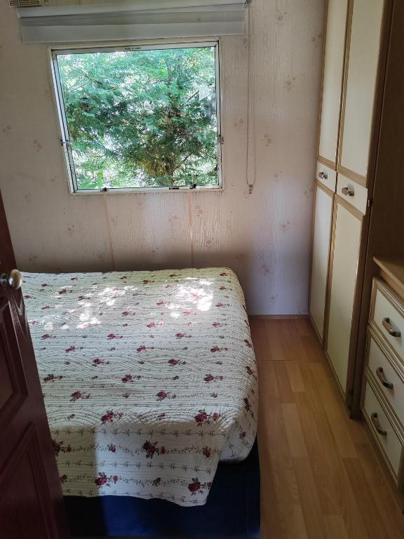 Postel nebo postele na pokoji v ubytování Agréable mobil home
