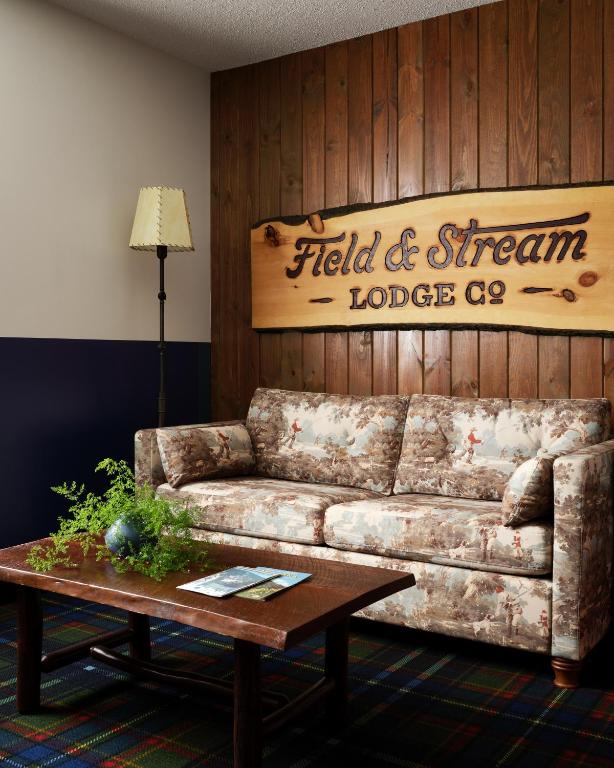 Posezení v ubytování Field & Stream Lodge Bozeman