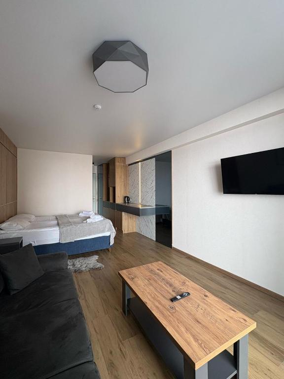 Postel nebo postele na pokoji v ubytování Go-Gudauri The Atrium Residence