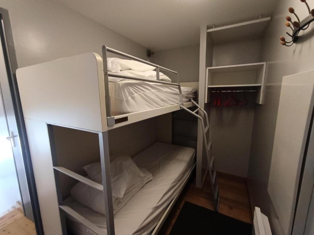 Poschodová posteľ alebo postele v izbe v ubytovaní Résidence Durance - Grand studio moderne pour 4 personnes MAE-8564