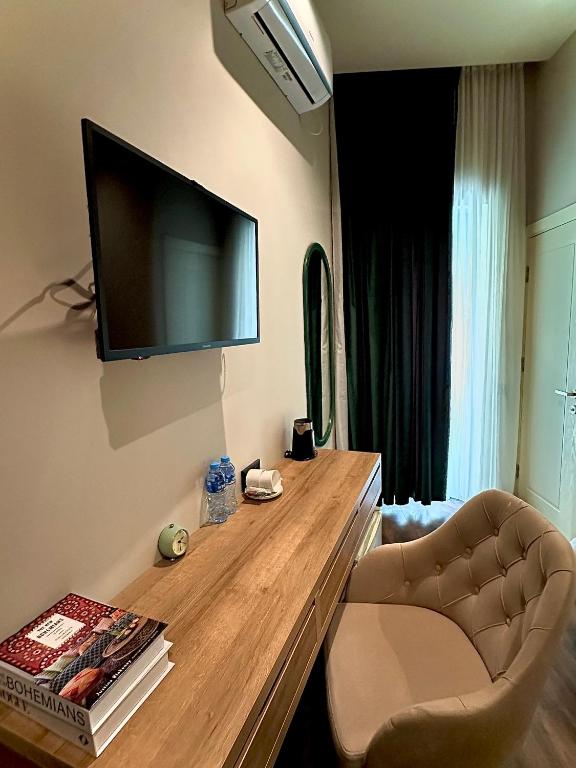 TV a/nebo společenská místnost v ubytování Central Hotel Kutaisi