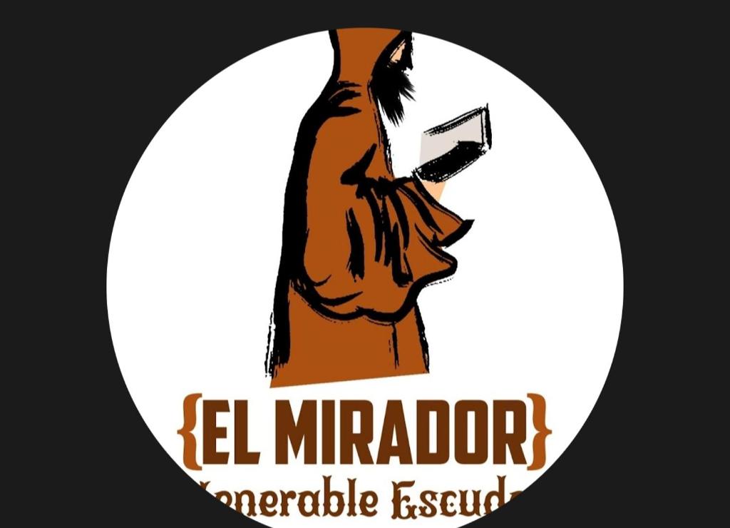 een afbeelding van een man met een mes in zijn hand bij Mirador venerable Escuder ll in Cocentaina