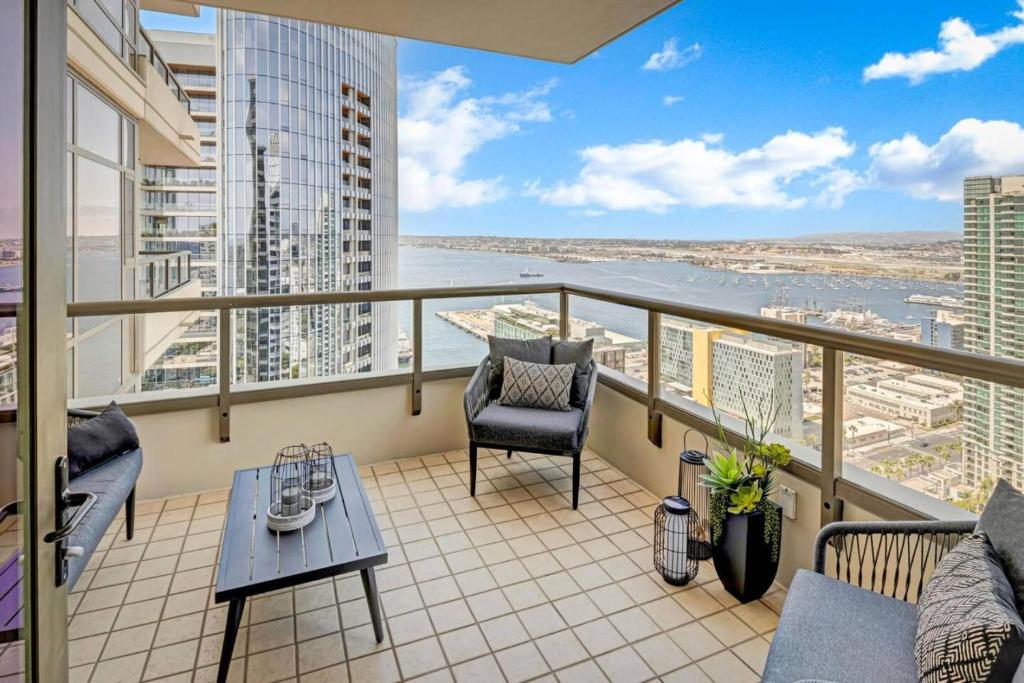 Balkón nebo terasa v ubytování Panoramic Bay and City Views - 2BR, Pool, Gym, Parking